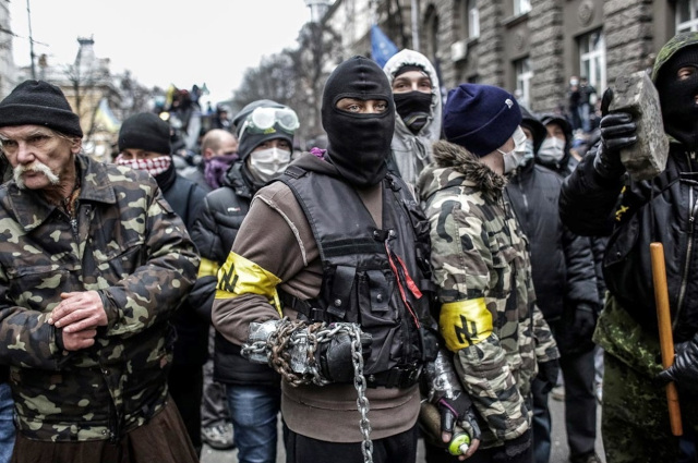 «Мирные» протестующие на Майдане